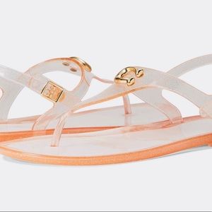Be on trendy and cool in the COACH Natalee Jelly sandals. Light pink in color